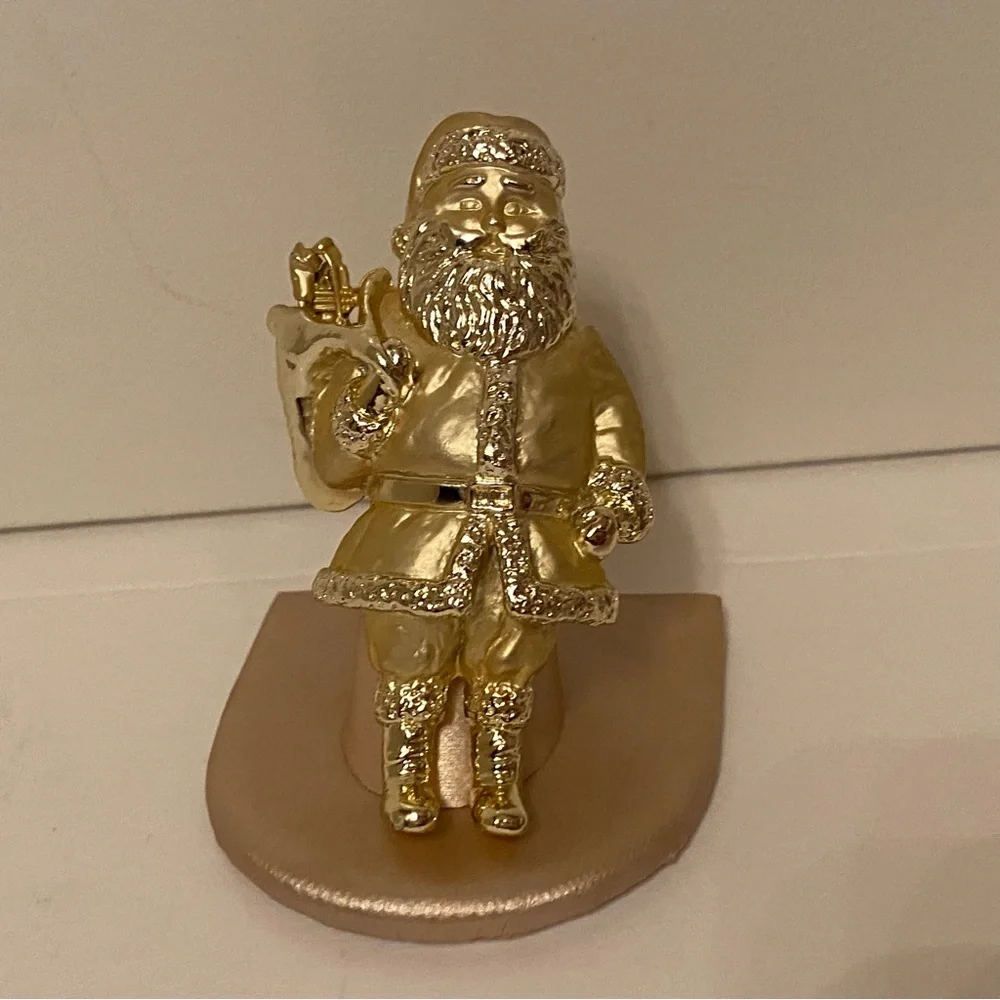 VINTAGE AJC BROOCH PIN SANTA GOLD TONE CHRISTMAS HOLIDAY XMAS JEWELRY